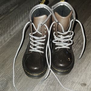 Dr. Martens Little Kids 10C Shiny Lace-Up Boots